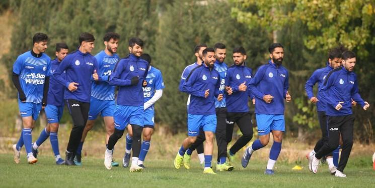 تمرین سبک استقلالی ها قبل از بازی با ماشین سازی تمرین سبک استقلالی ها قبل از بازی با ماشین سازی