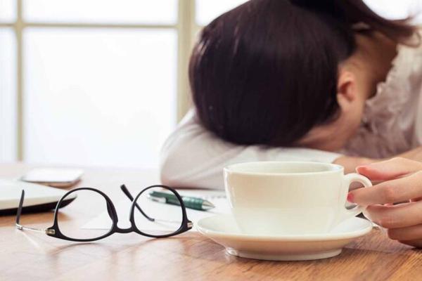 چگونه از سردرد کافئینی جلوگیری کنیم؟ چگونه از سردرد کافئینی جلوگیری کنیم؟