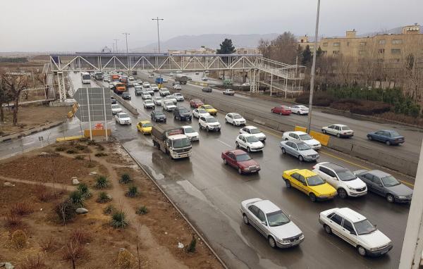 آخرین وضعیت ترافیکی جاده های کشور ، ترافیک سنگین در محور آخرین شرایط ترافیکی جاده های کشور ، ترافیک سنگین در محور شهریار، تهران و جاده چالوس؛ بارش باران و برف در این محورها