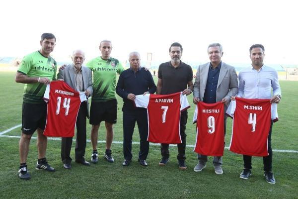 پروین، خوردبین و استیلی در تمرین پرسپولیس پروین، خوردبین و استیلی در تمرین پرسپولیس